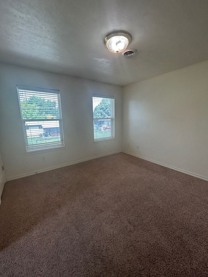 465 Taft Ave #C - Photo 5 of 24