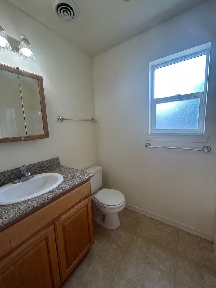 465 Taft Ave #C - Photo 7 of 24