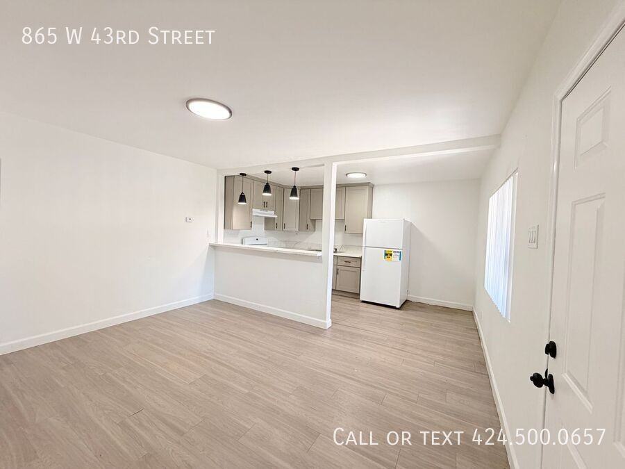 865 W 43rd St - Photo 2 of 19