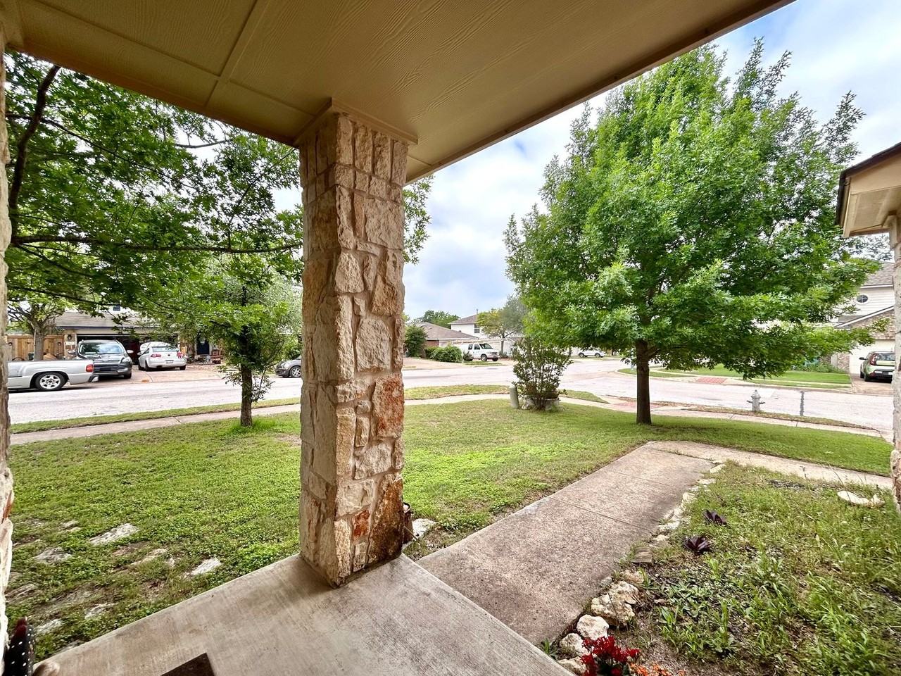 14801 Falling Stone Ln - Photo 4 of 34