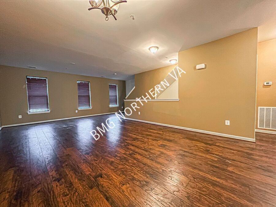 9535 Center St - Photo 3 of 36