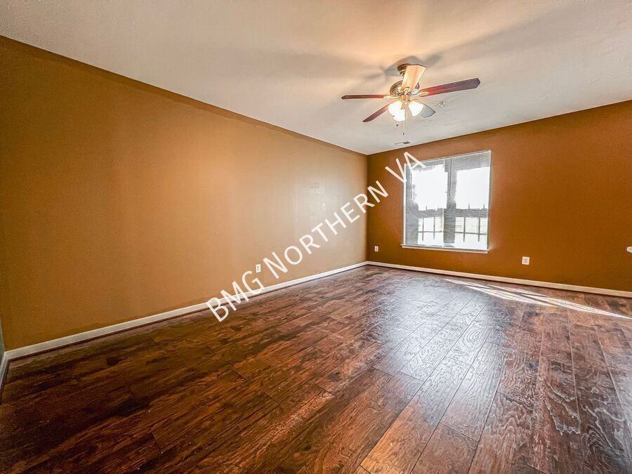 9535 Center St - Photo 4 of 36