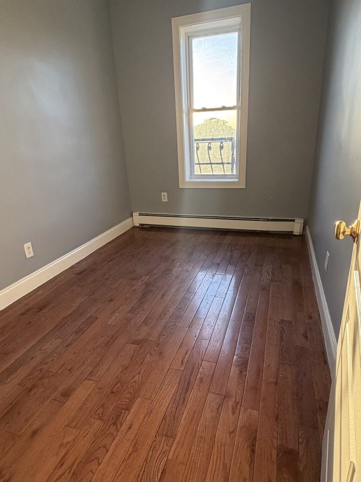 552 Avenue C #14 - Photo 3 of 9