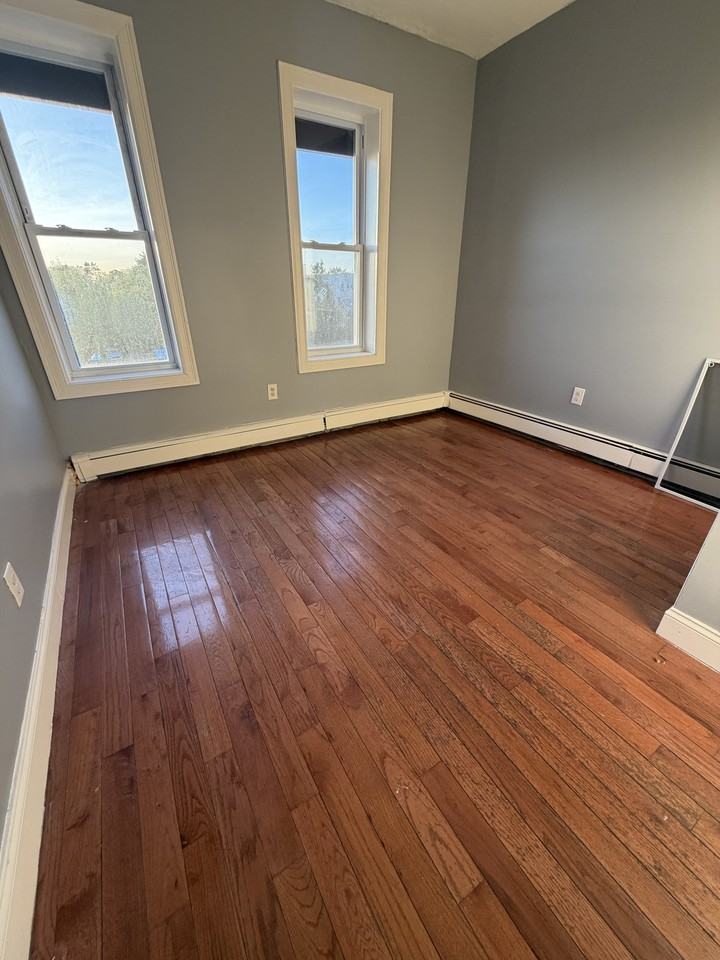 552 Avenue C #14 - Photo 5 of 9