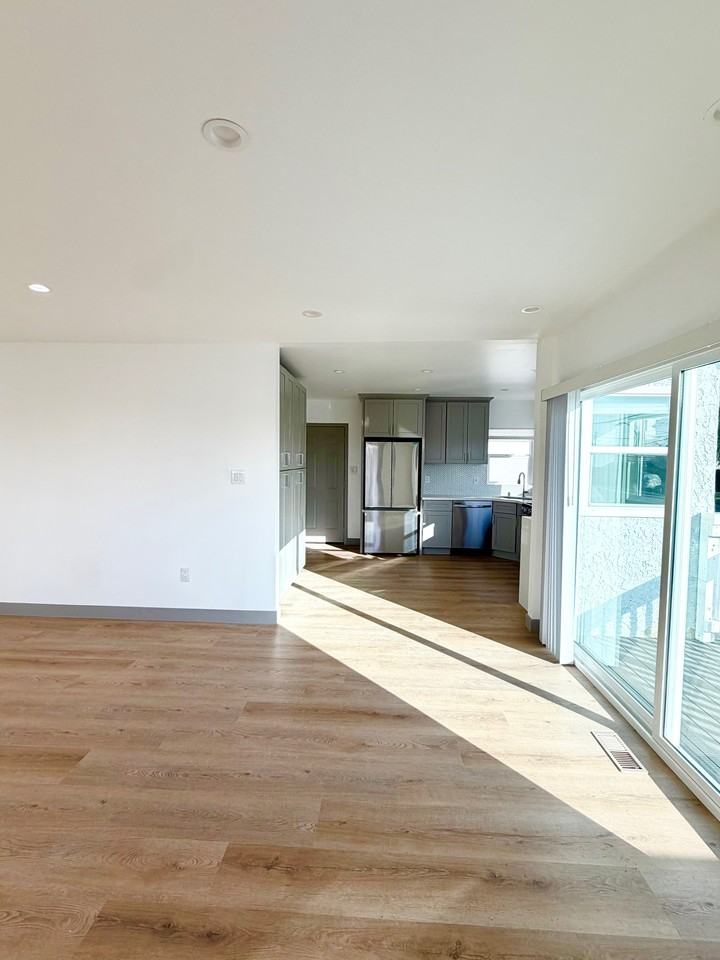 626 N Irena Ave #NA - Photo 2 of 11