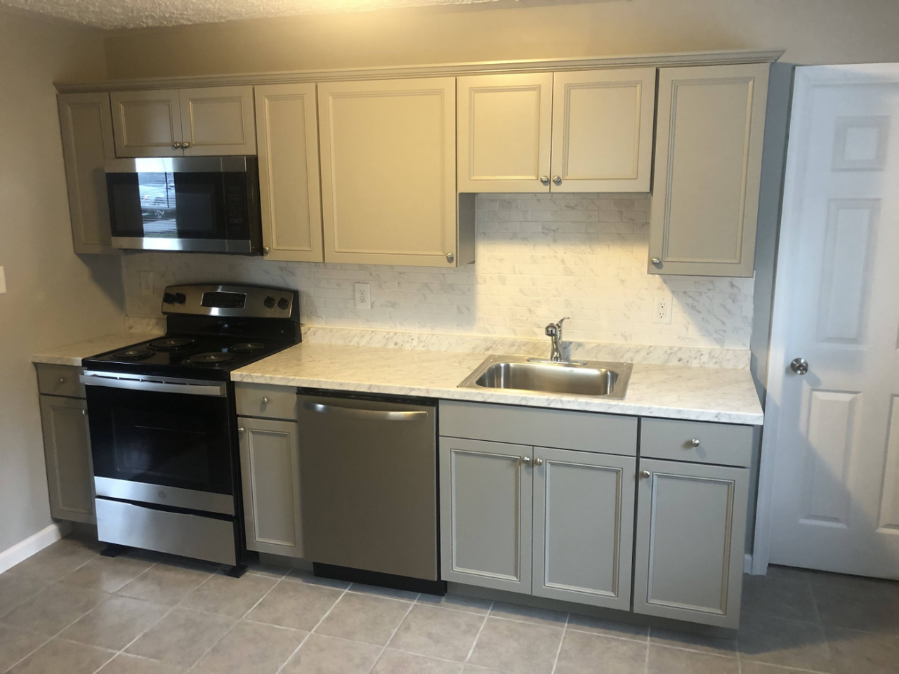 527 Charles St #1stFL - Photo 7 of 13