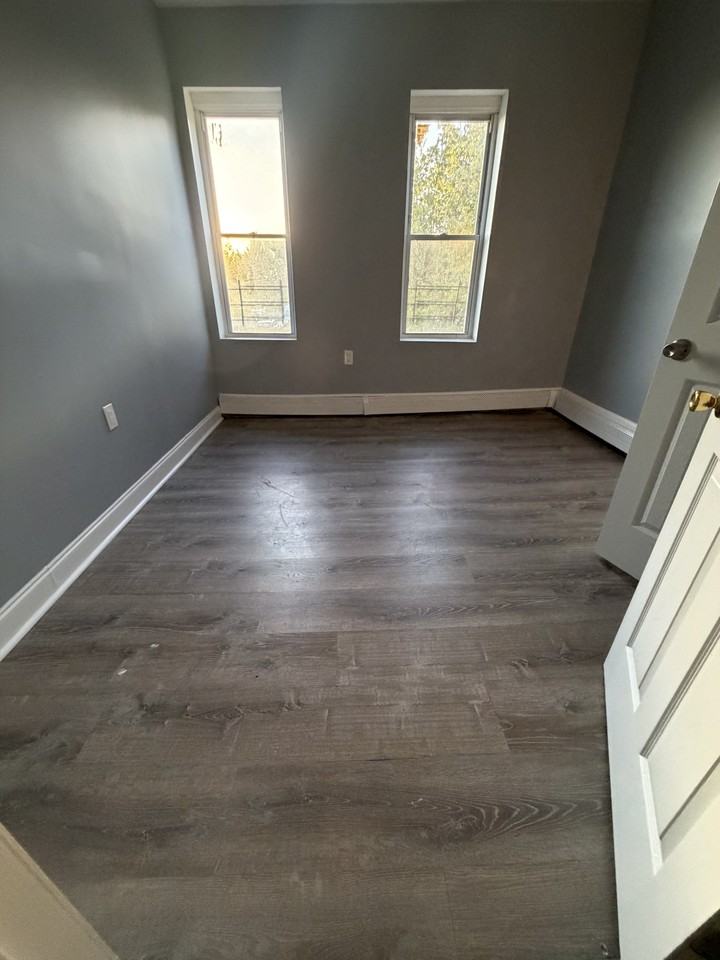 548 Avenue C #5 - Photo 4 of 11