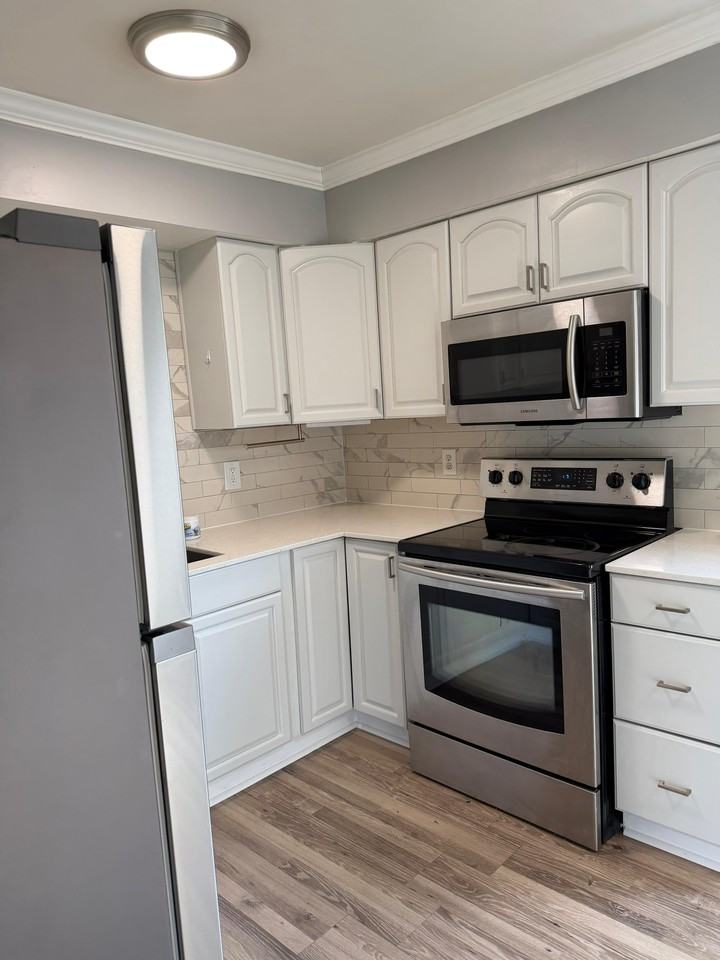 4030 W 13 Mile Rd #J2 - Photo 4 of 6