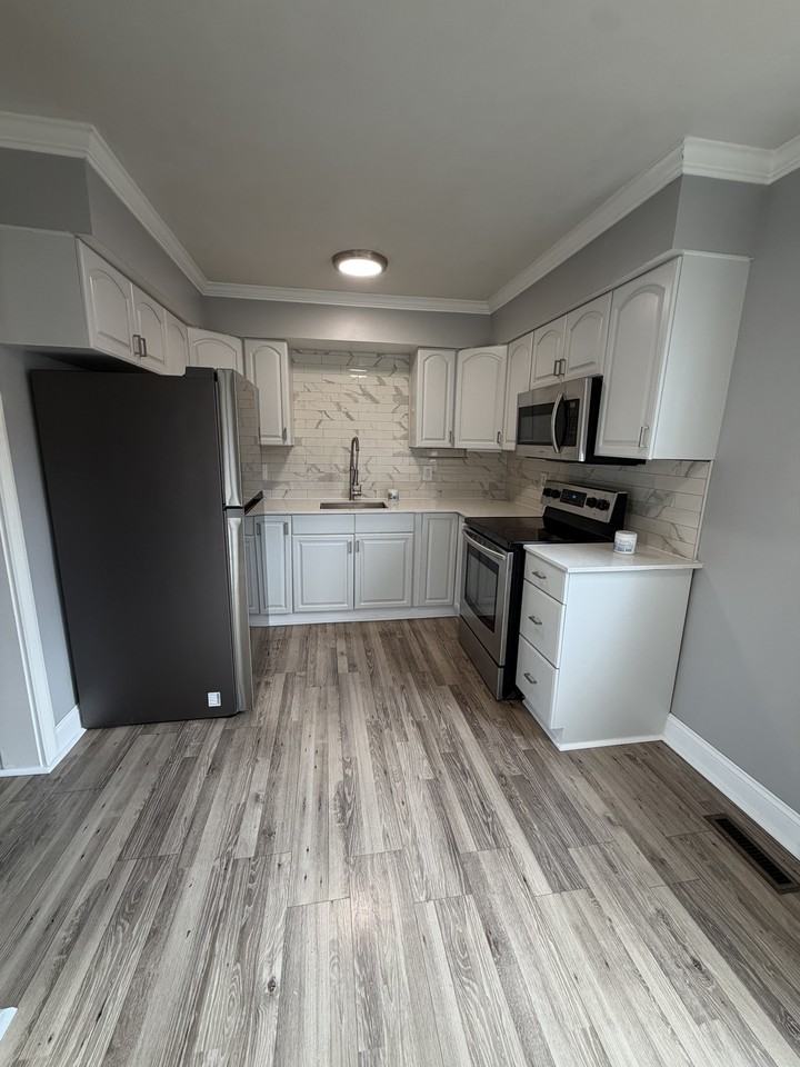 4030 W 13 Mile Rd #J2 - Photo 6 of 6