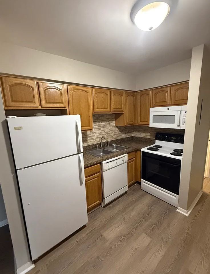 2367 Memorial Pkwy #4 - Photo 6 of 13