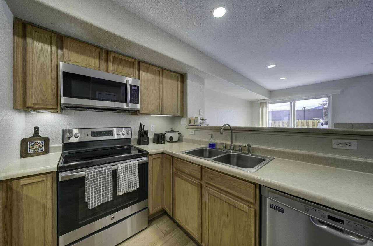 5913 University Village Vw #5913 - Photo 5 of 37