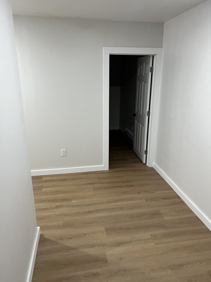 110 Railroad Ave #2 - Photo 3 of 17