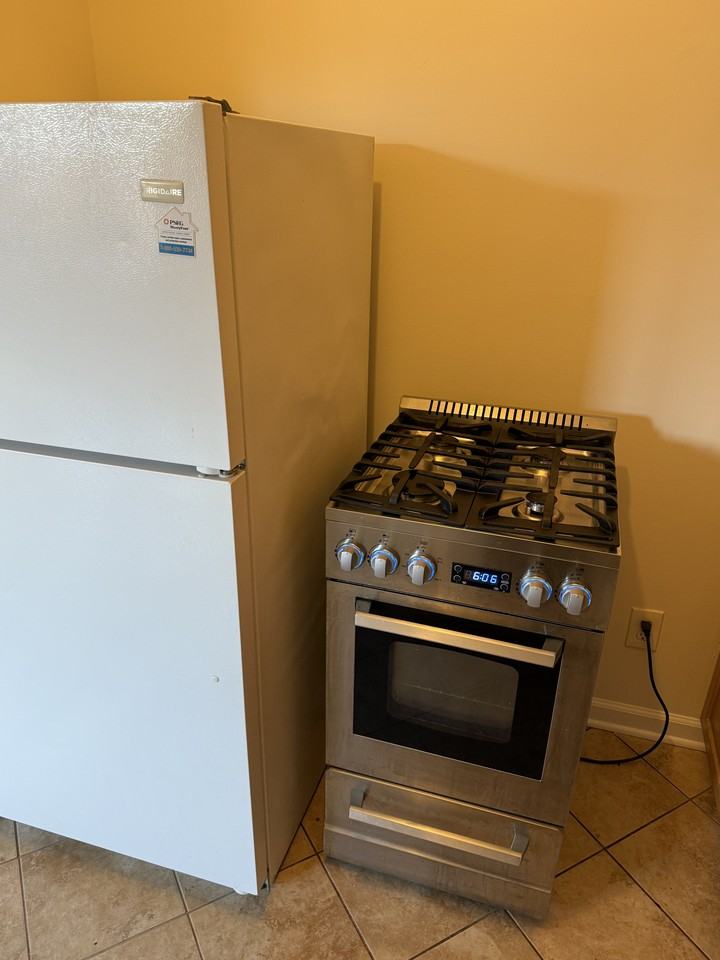 4 Provost Sq #6 - Photo 2 of 11