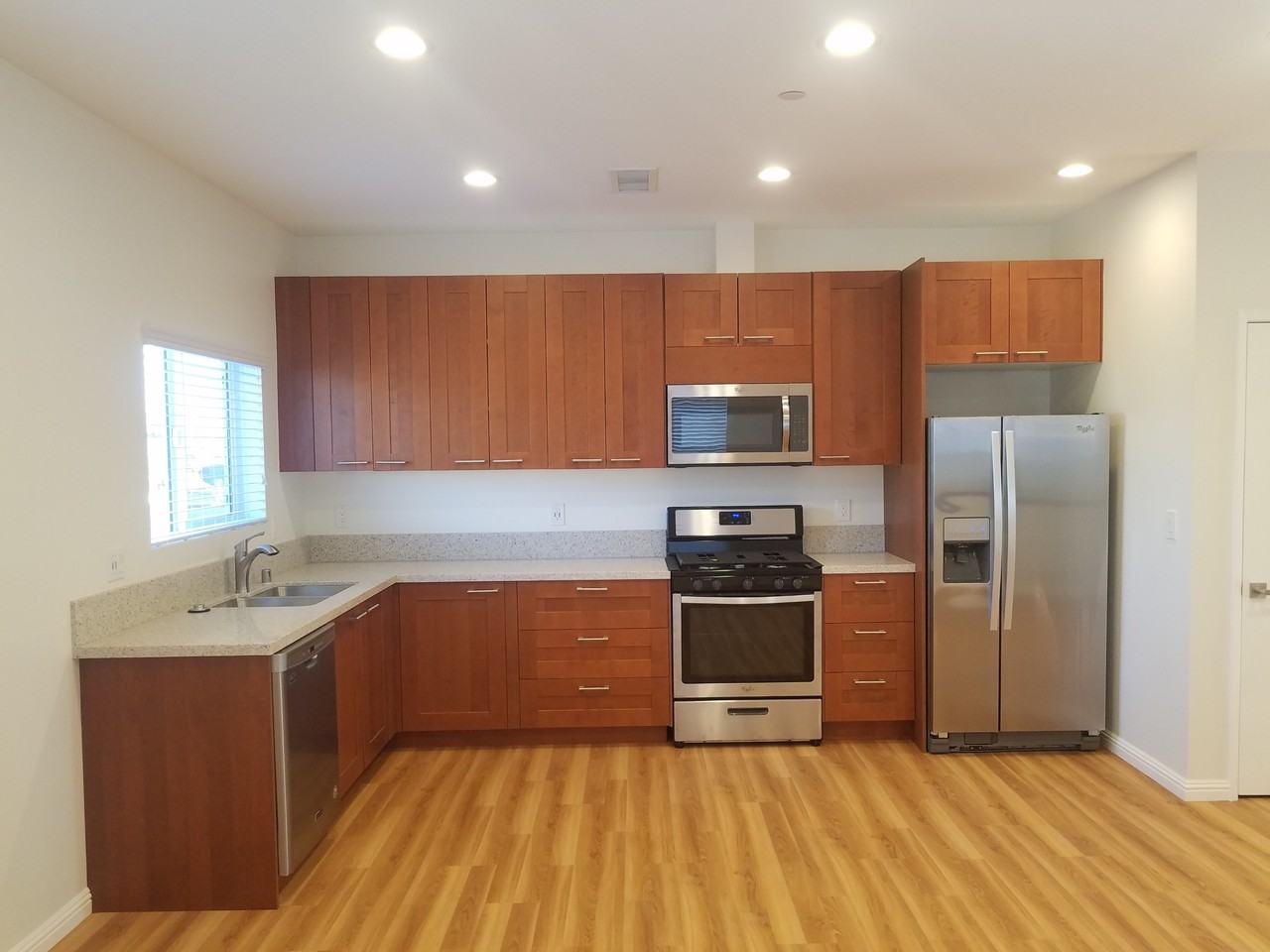 1429 S Sycamore Ave #1429 - Photo 2 of 17