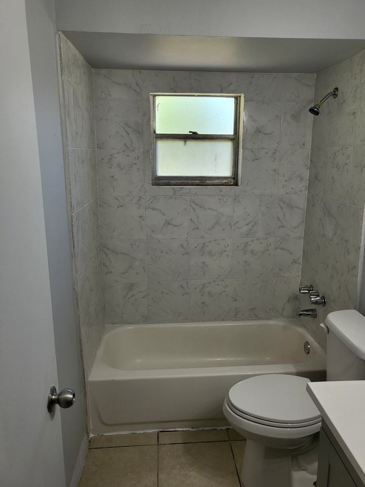 1220 Avenue L #A - Photo 6 of 16