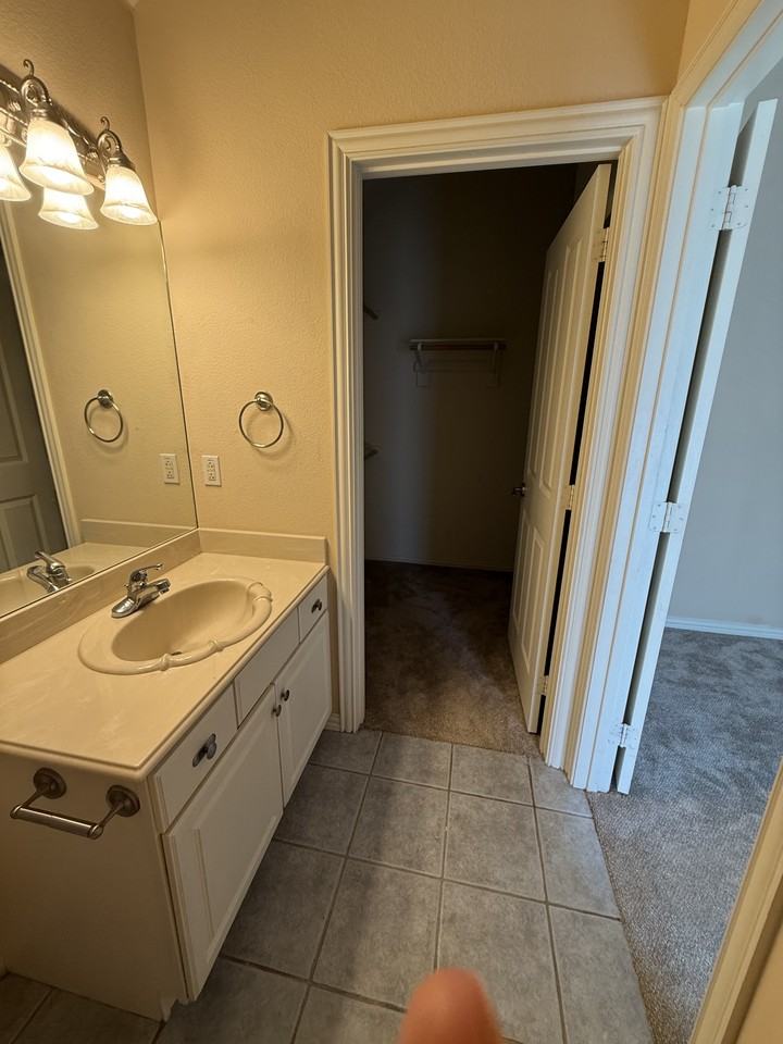 1010 Dawn Ct #NA - Photo 2 of 7