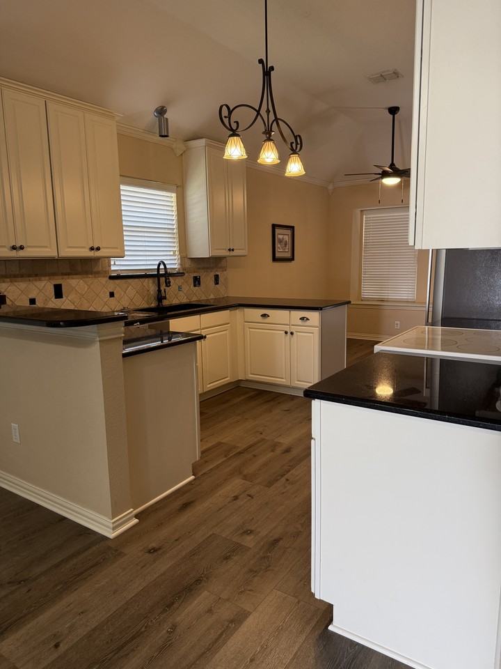 1010 Dawn Ct #NA - Photo 5 of 7