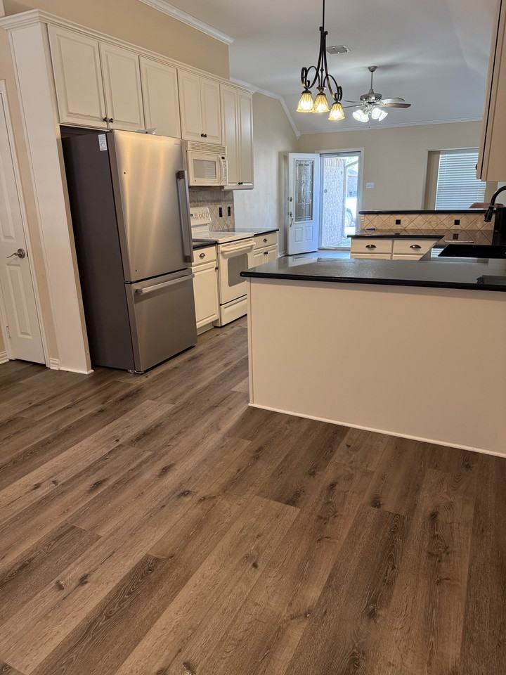 1010 Dawn Ct #NA - Photo 6 of 7