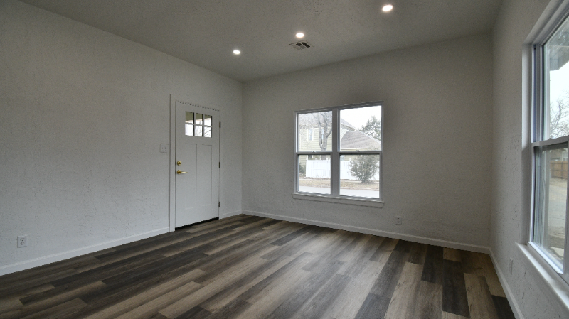 422 N 8th St - Photo 4 of 16