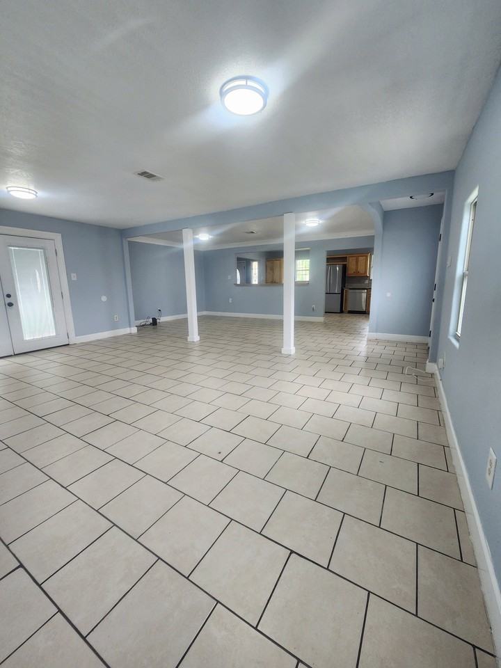 5503 Bertellis Ln - Photo 3 of 25