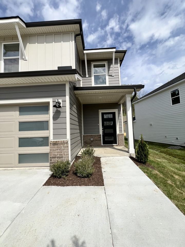 1749 Flora Grv #NA - Photo 2 of 29