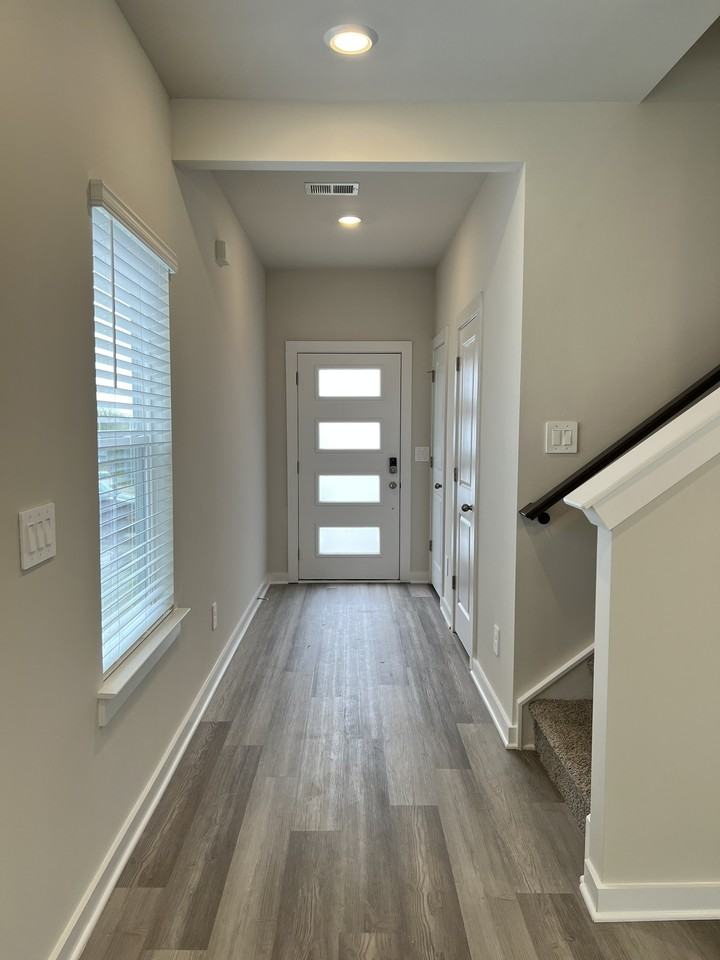 1749 Flora Grv #NA - Photo 4 of 29