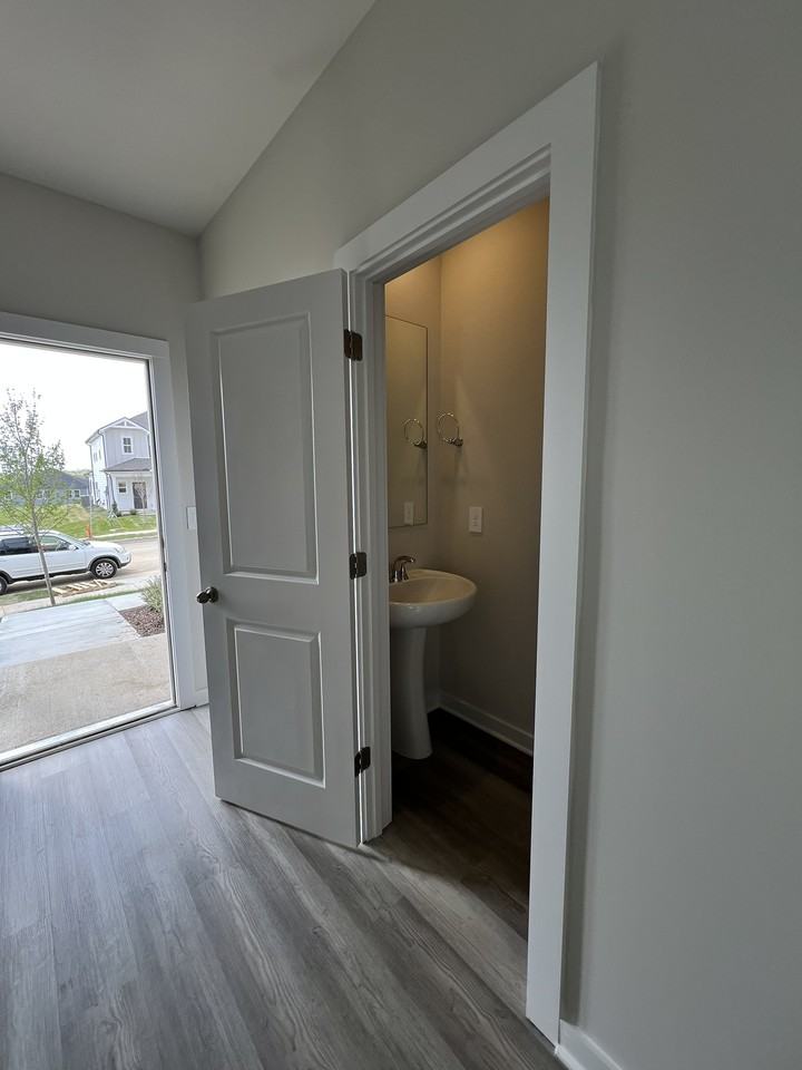 1749 Flora Grv #NA - Photo 5 of 29