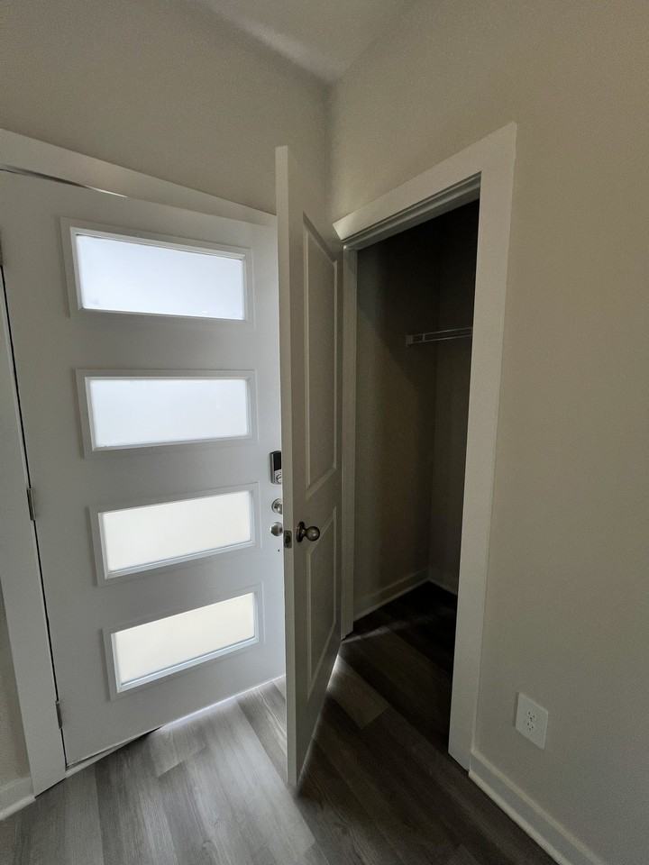 1749 Flora Grv #NA - Photo 6 of 29