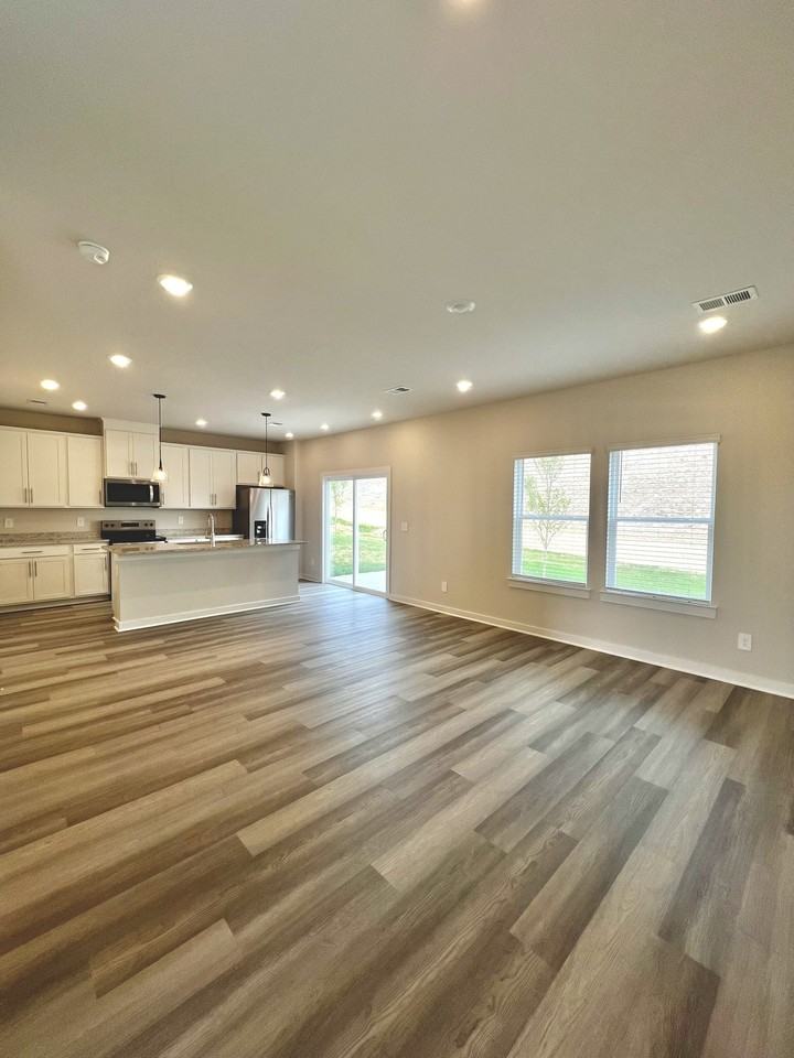 1749 Flora Grv #NA - Photo 7 of 29