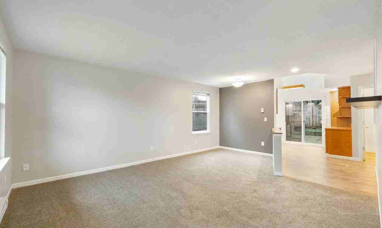 5024 37th St Ne #NA - Photo 2 of 10