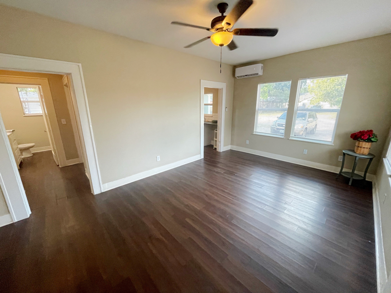 1425 Quintana Rd #1 - Photo 2 of 17