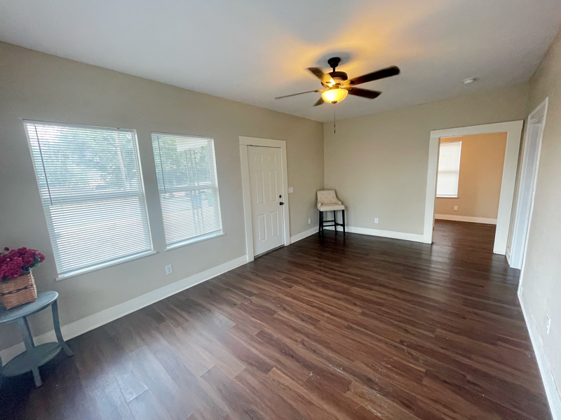 1425 Quintana Rd #1 - Photo 3 of 17