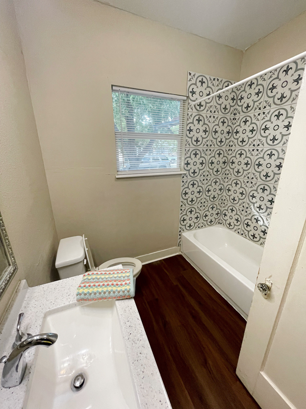 1425 Quintana Rd #1 - Photo 6 of 17