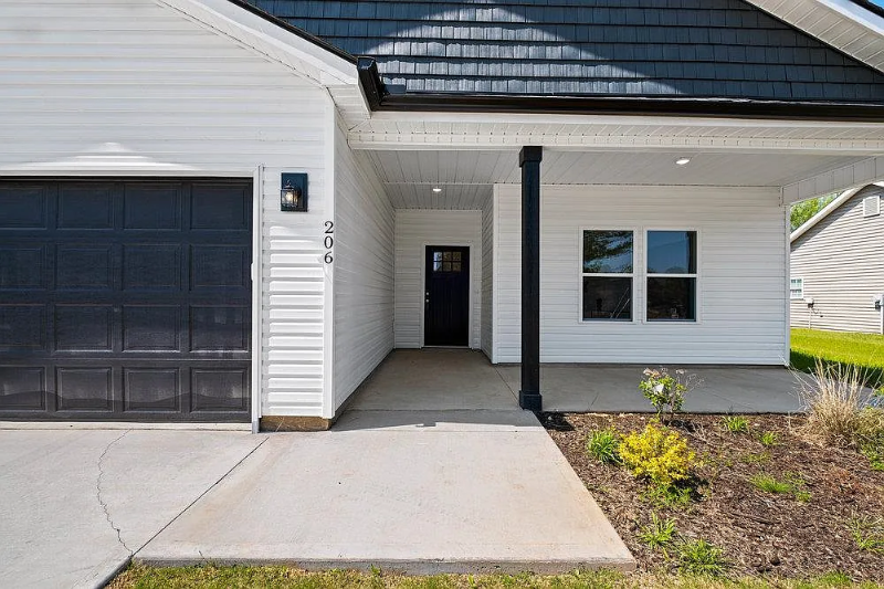 206 Essex Dr - Photo 3 of 23