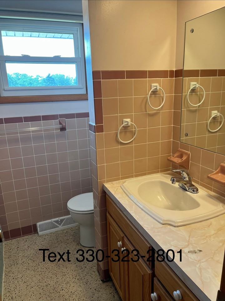 371 25th St Se - Photo 3 of 9