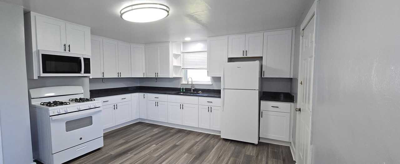 818 Coolidge St - Photo 3 of 21