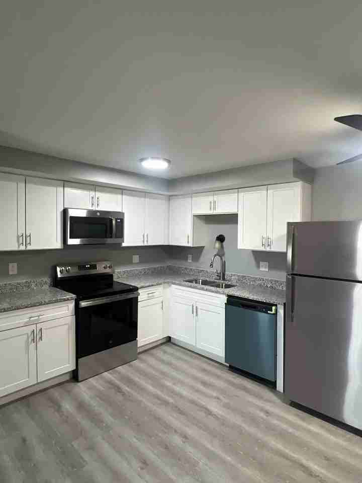 4644 Burkhardt Ave - Photo 4 of 19
