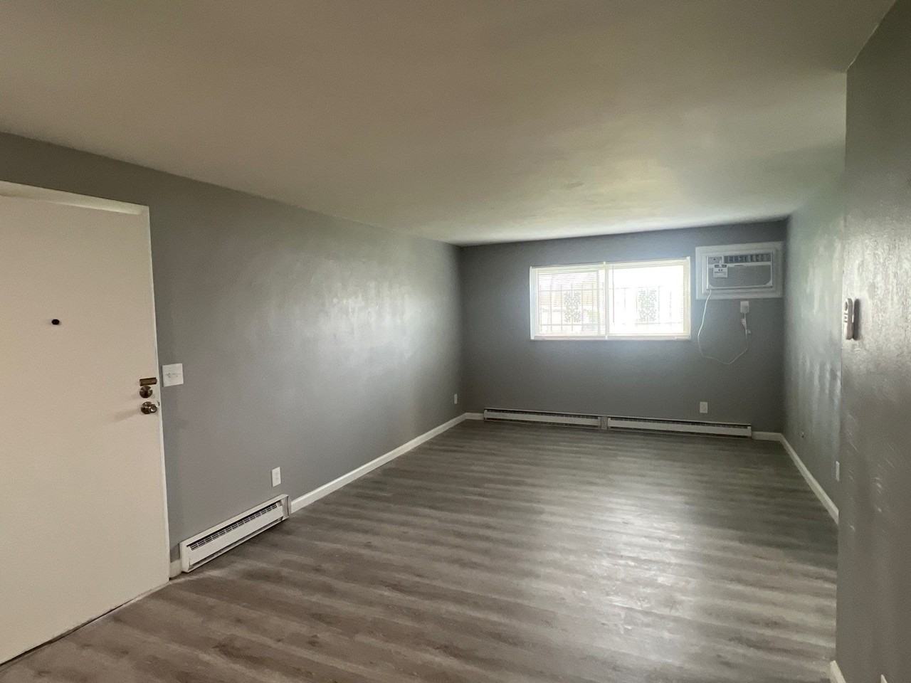 4644 Burkhardt Ave - Photo 5 of 19
