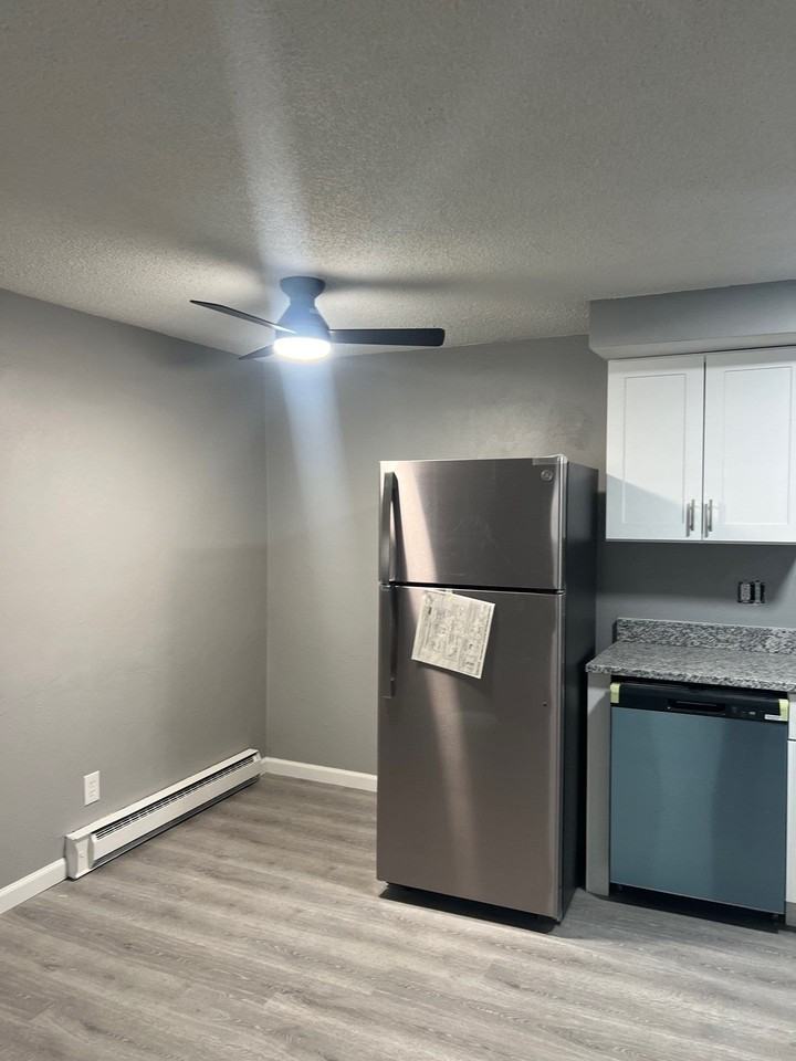 4644 Burkhardt Ave - Photo 6 of 19
