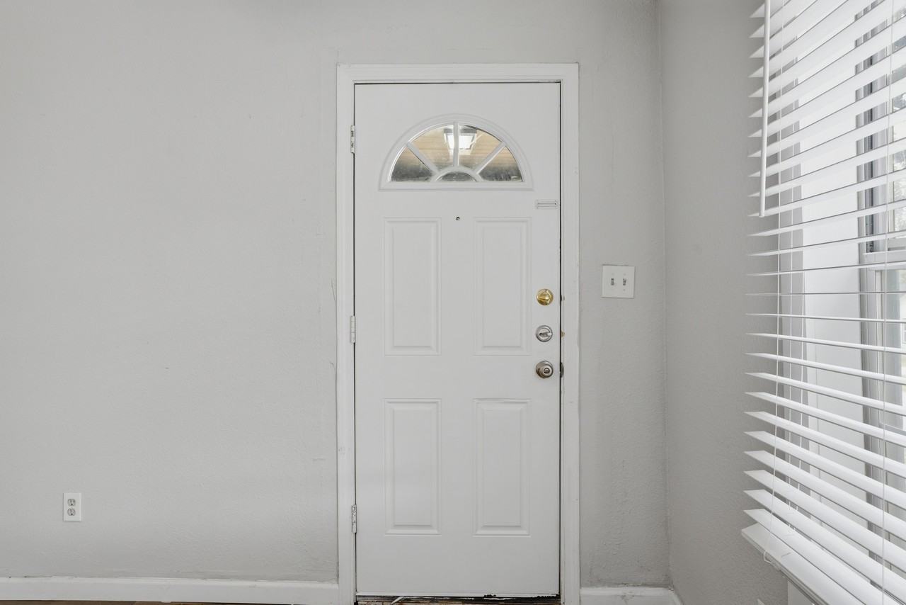 505 E Heron St #1 - Photo 5 of 28