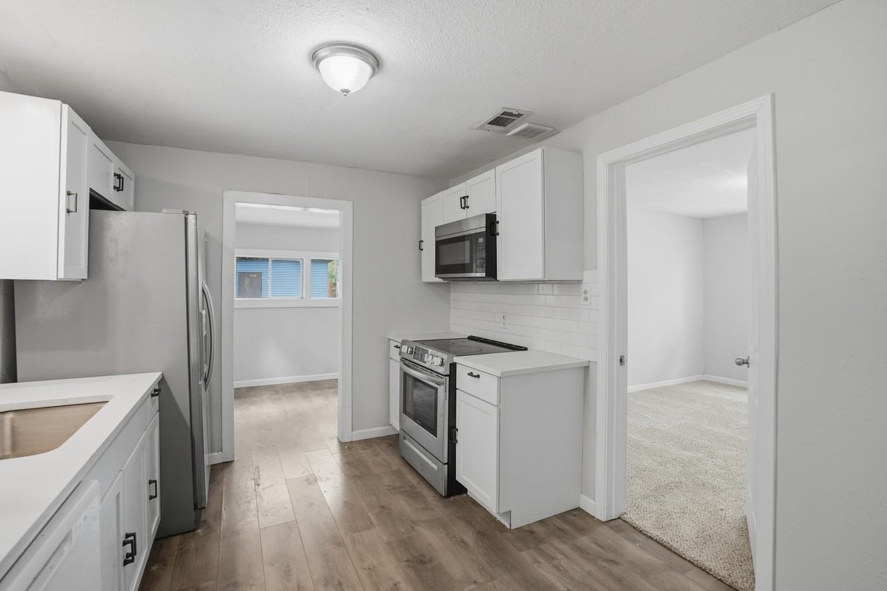 505 E Heron St #1 - Photo 3 of 28