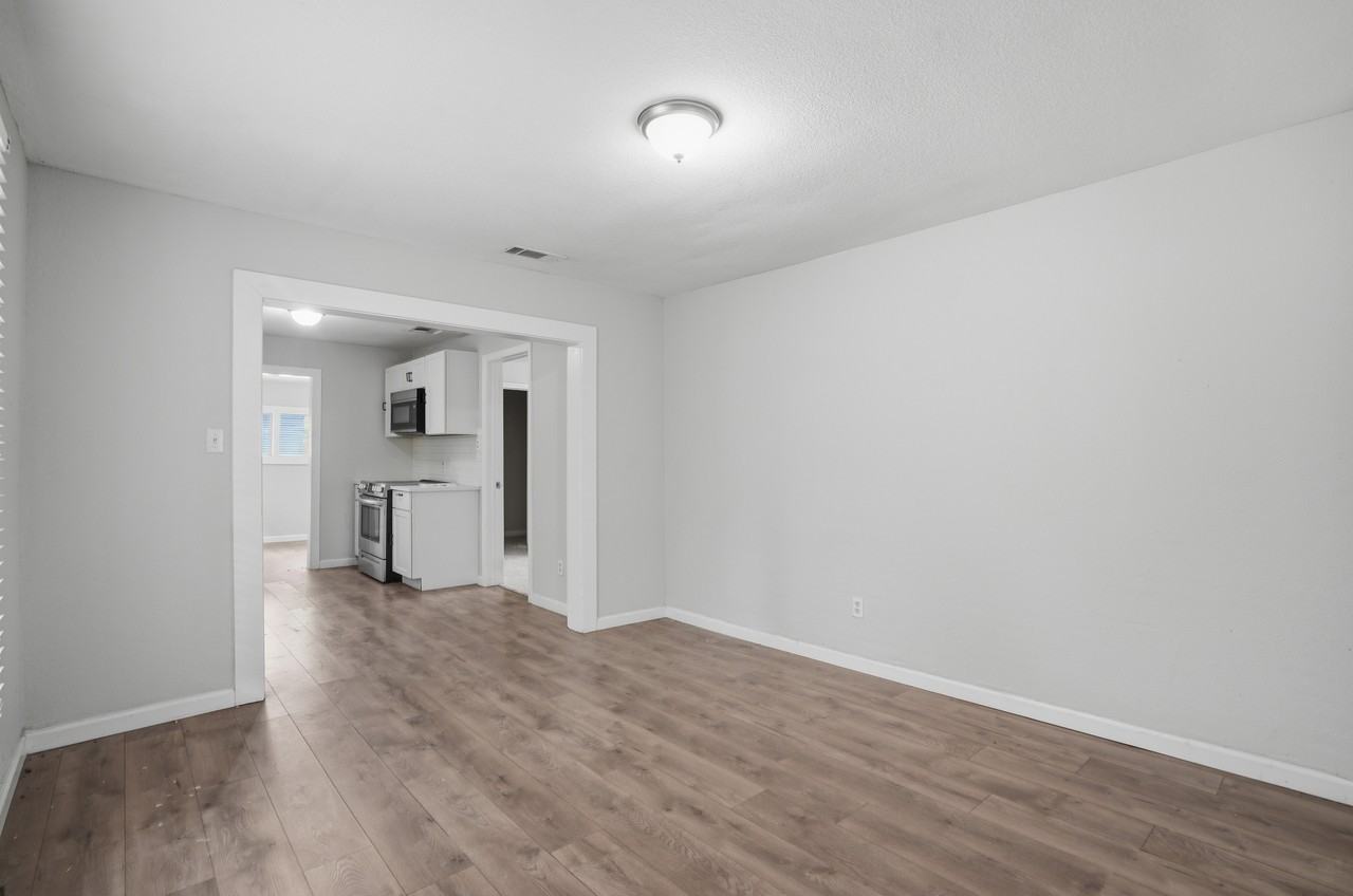 505 E Heron St #1 - Photo 7 of 28