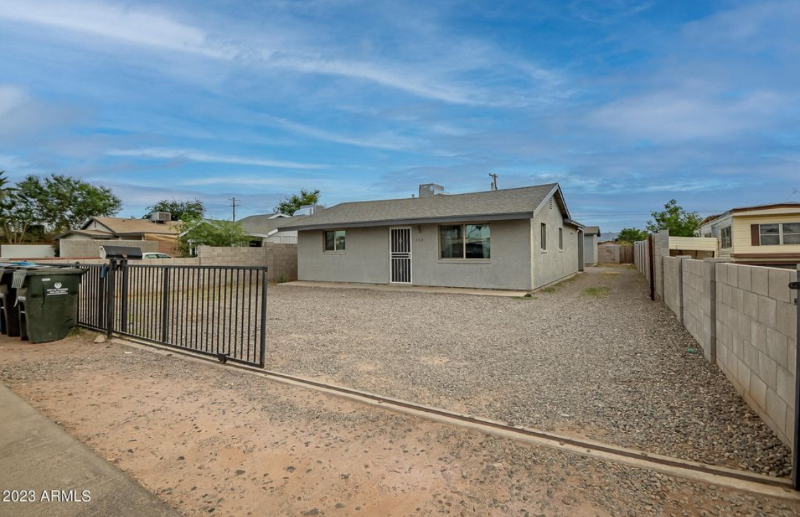 2413 W Yuma St - Photo 2 of 13