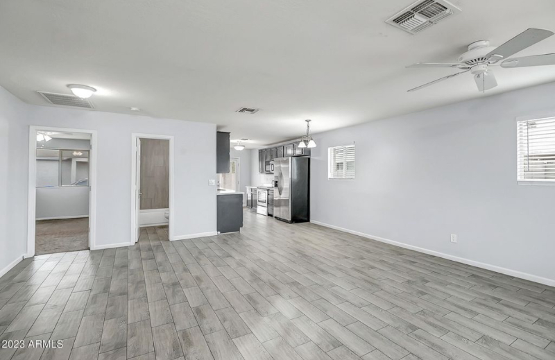 2413 W Yuma St - Photo 4 of 13