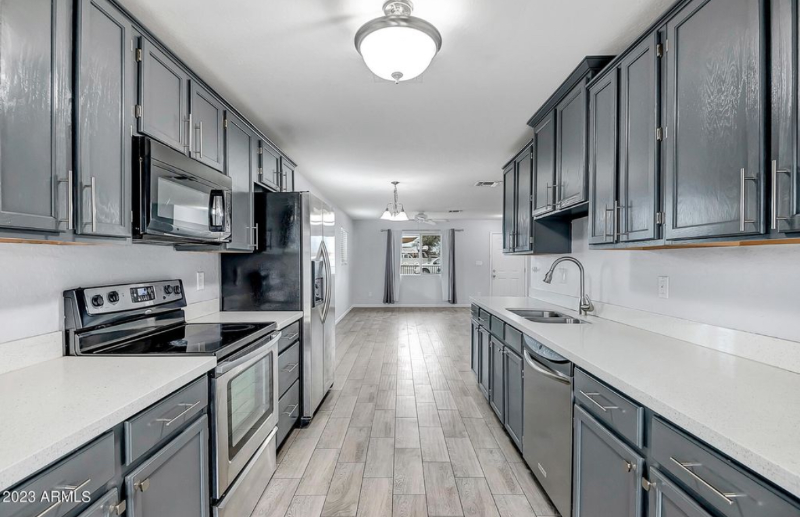 2413 W Yuma St - Photo 5 of 13