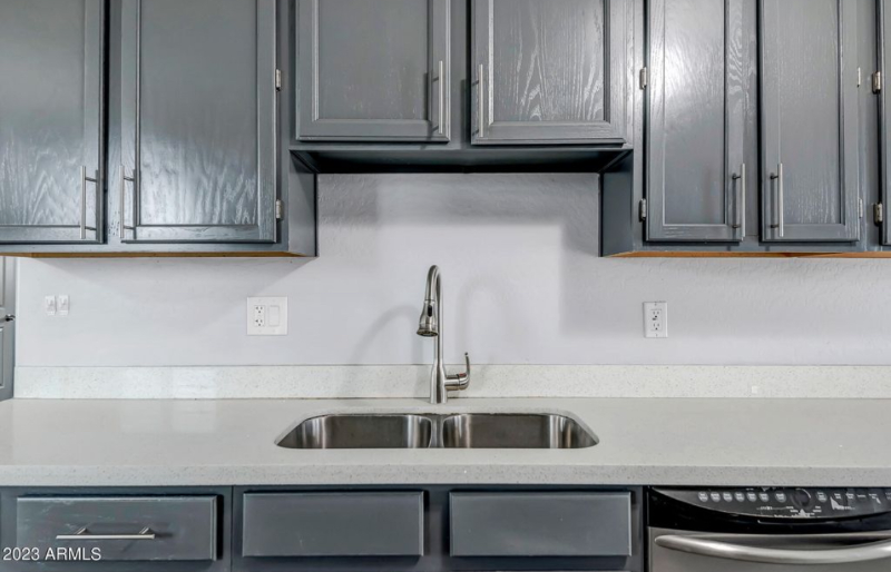 2413 W Yuma St - Photo 6 of 13