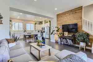 featured image of 4225 Yarrow St