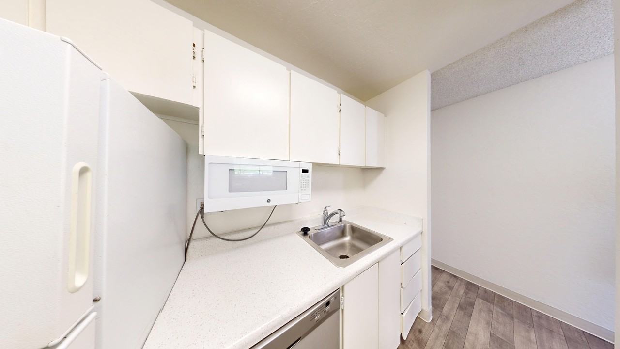 2055 Sacramento Street - Photo 4 of 21