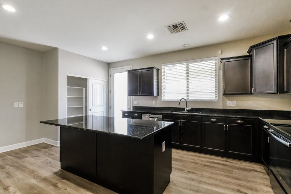 1820 W Paisley Dr - Photo 6 of 16