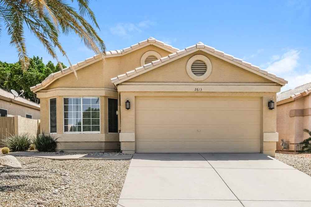 2613 N Silverado